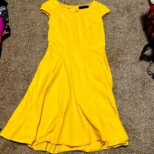 yellow dress tells dress